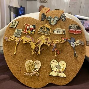 Disney trading pins !